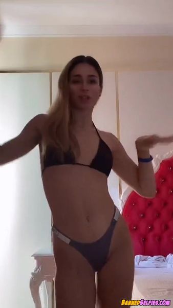 Sandra – Teen Nude Fun On Tiktok