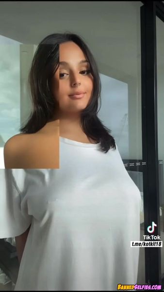 Celeste – Amazing 18 Years Old Highschool Girl Nude Instagram Selfie