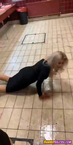 Anabel – Epic 19 Years Old College Babe Nude Tiktok Selfie