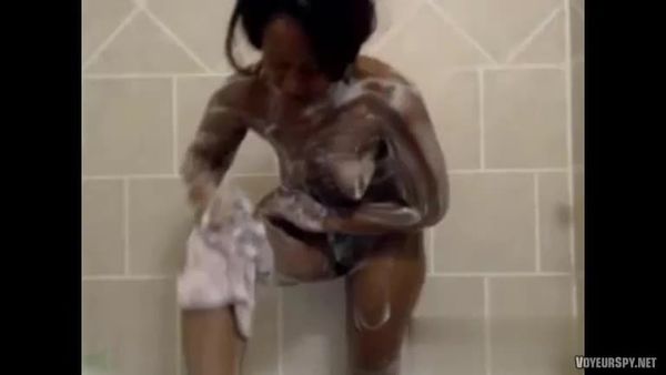 Ebony Chick Showering Vbacrt