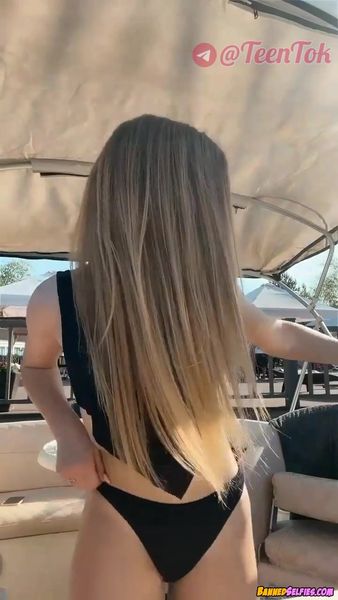 Allison – Babe Talked Into Nude Selfie On Tiktok
