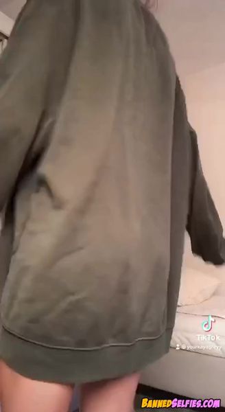 Allison – Little Teen Nude Selfie