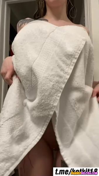 Arianna – Banned Nude Tease College Girl On Instagram