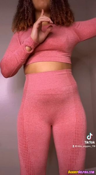 Aubree – Babe Talked Into Nude Selfie By Complete Stranger On Tiktok