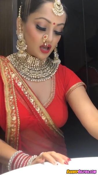 Avah – 18 Years Old Highschool Teen Girl Teases Perfect Body