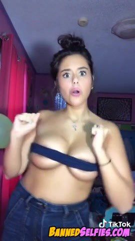 Bella – 19 Year Super Hot Teen Epic Nude Selfie On Instagram