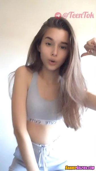 Brooklynn – 18 Year Old Highschool Babe Nude On Tiktok