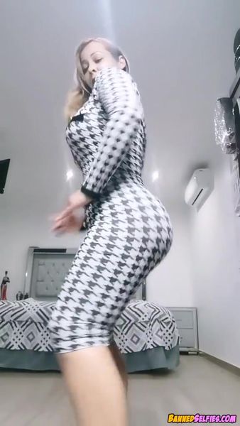 Brooklynn – Shy Young Babe Talked Into Nude Selfie