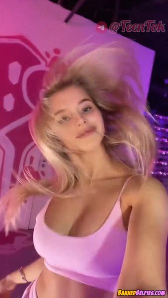 Caroline – Quick Tease 19 Years Old On Instagram