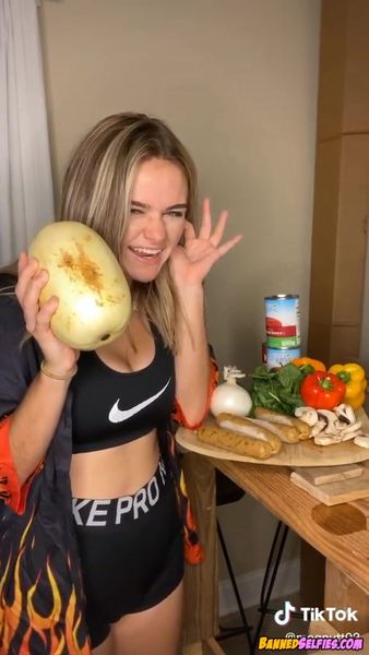 Charlize – Private Show