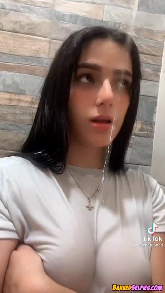 Christina – 18 Year Old Teen Girl Nude On Tiktok