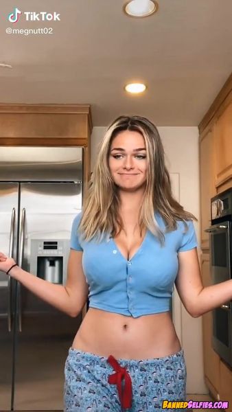 Donna – Nude Tiktok Selfie