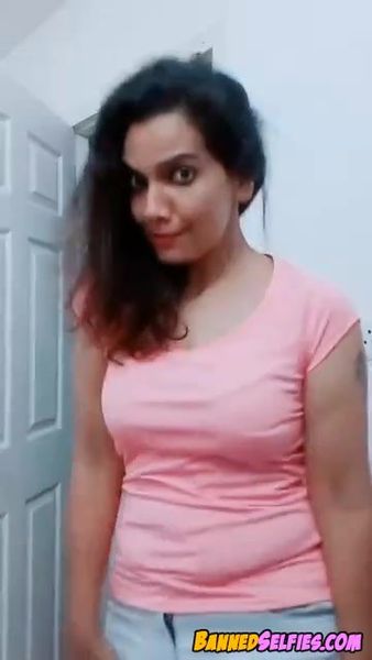 Janiya – Shy Teen Talked Into Nude Selfie