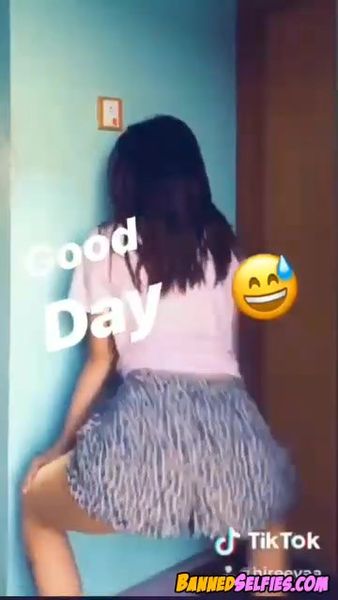 Jaylyn – 22 Years College Girl Epic Nude Selfie On Tiktok