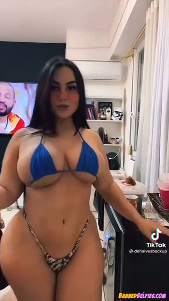 Johanna – Epic 18 Years Old Teen Babe Nude Instagram Selfie