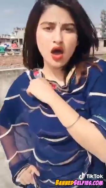 Kendra – Shy Hot Tease 20 Years Old On Tiktok