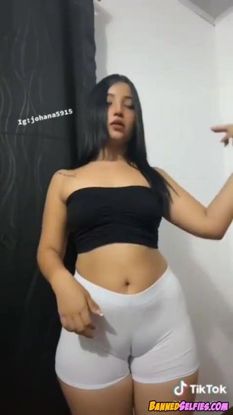 Leslie – Shy Babe Strips And Shows