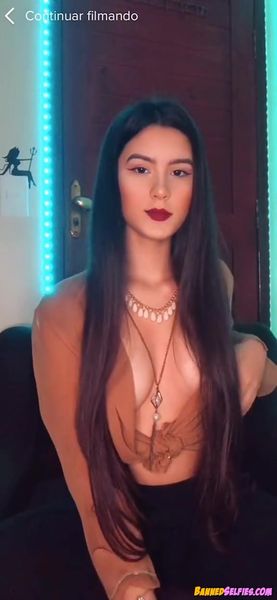 Leyla – College Girl Reveals Her Beautiful Breasts