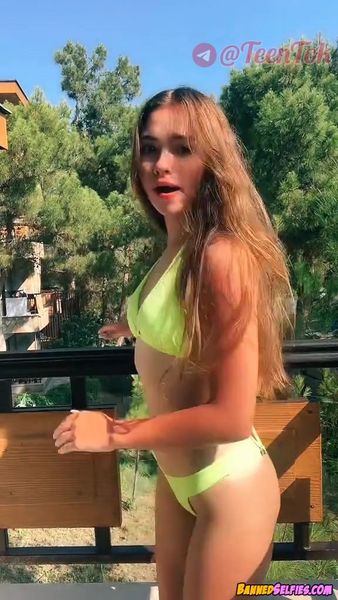 Liliana – 19 Years Old Girl Teases Perfect Body On Tiktok