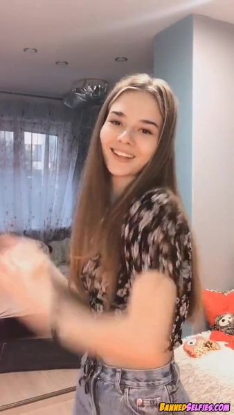 Makenna – 21 Year Old Cheerleader Girl Nude On Tiktok