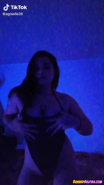 Paulina – First Time Nude Video