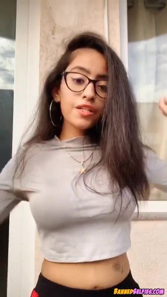 Shayla – Girl Talked Into Nude Selfie On Instagram