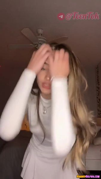 Sidney – Sexy Babe Strips Tiktok