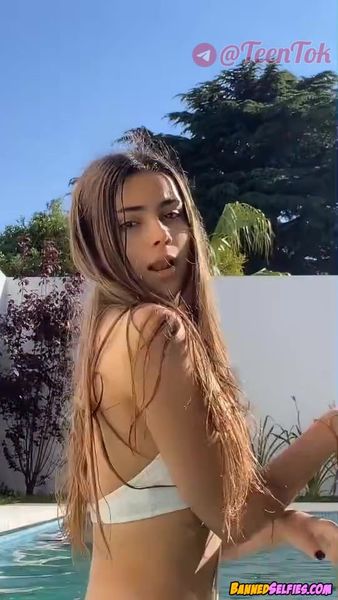 Stephanie – Nude Instagram Selfie