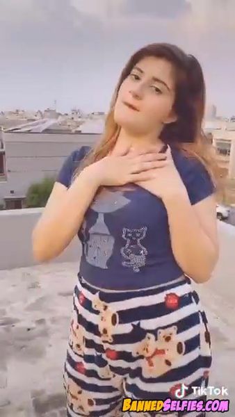 Whitney – Little Teen Nude Selfie