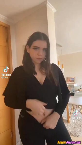 Yuliana – Girl Talked Into Nude Selfie By Complete Stranger On Tiktok