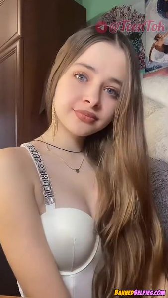 Katelynn – 18 Years Old College Girl Teases Perfect Body On Tiktok