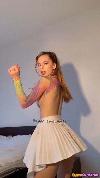 Marie – Quick Nude Tease Highschool Teen On Instagram